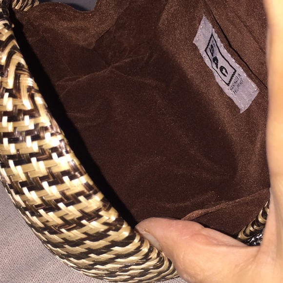 NWT lovely, cute and adorable woven natural straw crossbody bag - Picture 4 of 7